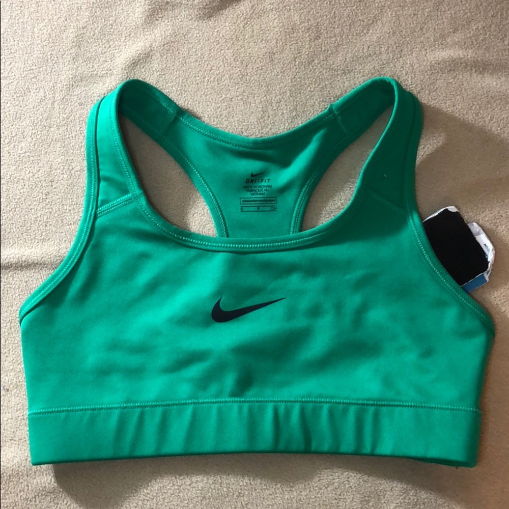 NWT Nike sports bra